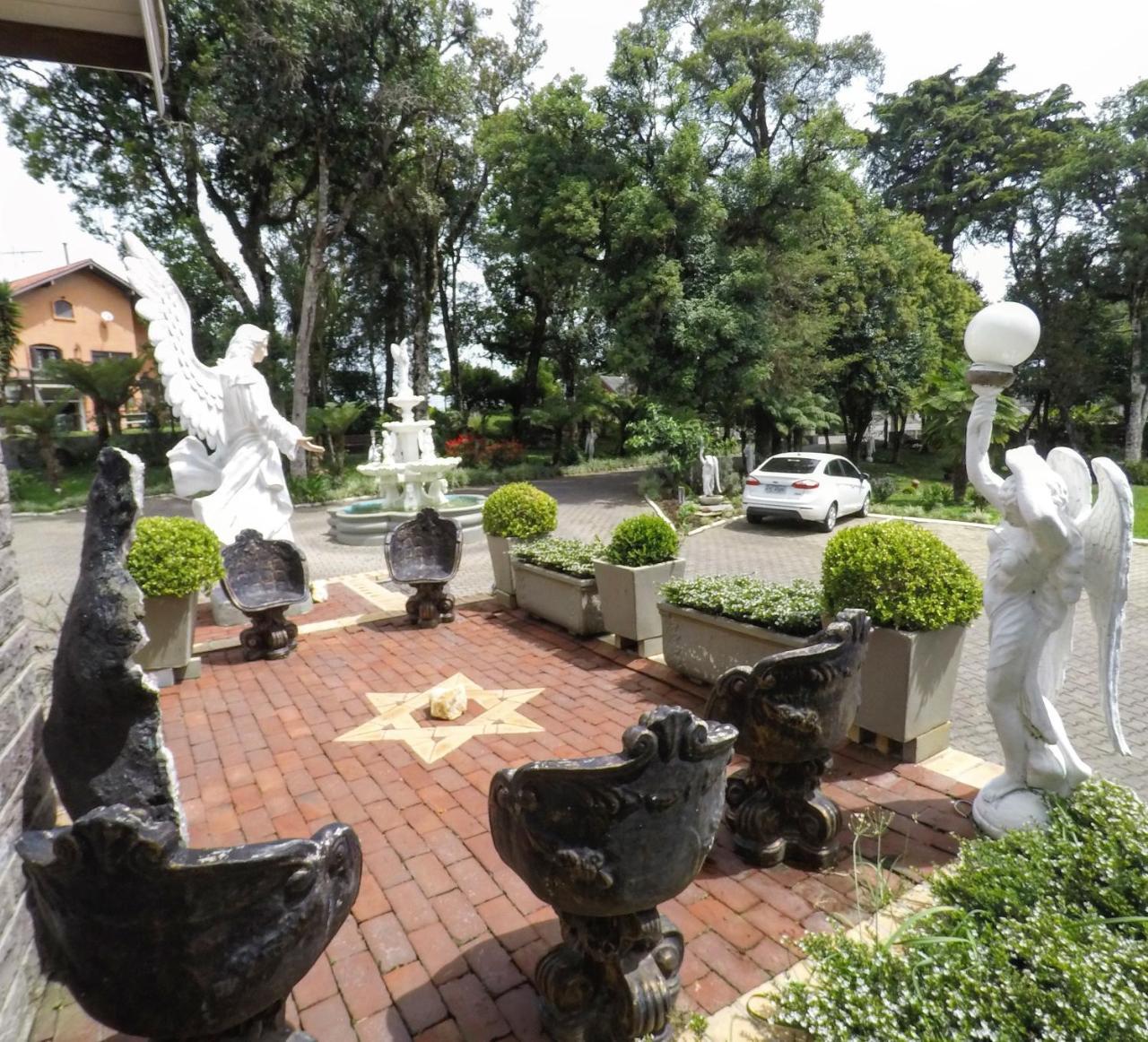 Dos Anjos Inn 3*